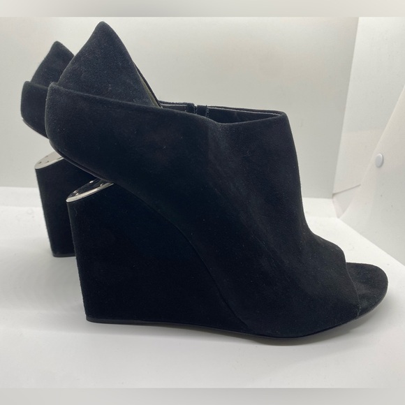 ✨ ALEXANDER WANG “Alla” Suede Peep toe wedge booties with silver cutout plate - Picture 4 of 13